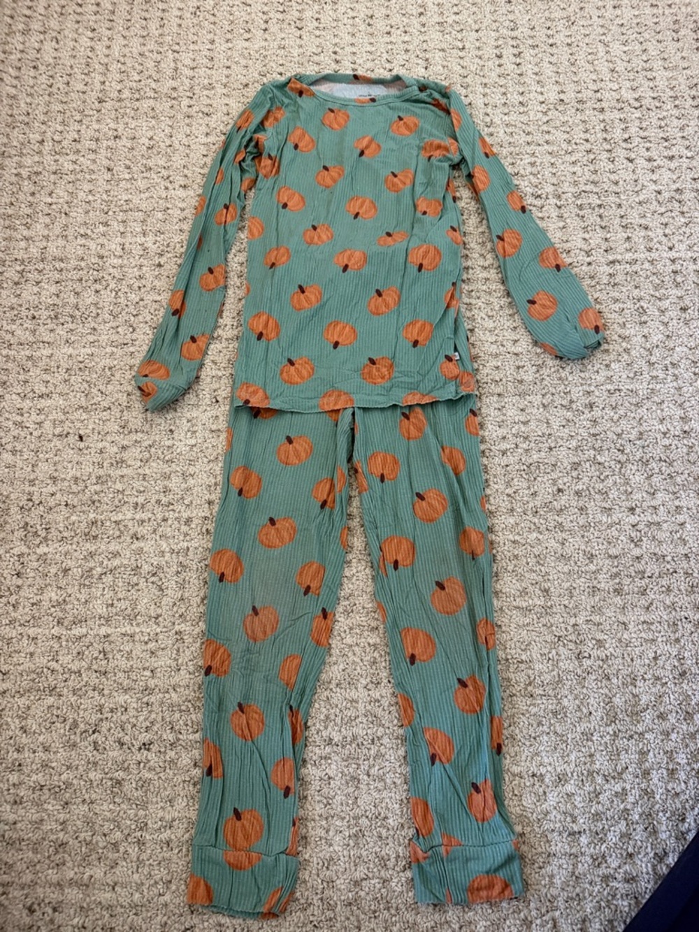 Girls' Green Pumpkin Print Long-Sleeve Pajama Set